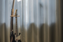 Stand-Guitar_011