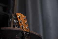 Stand-Guitar_022