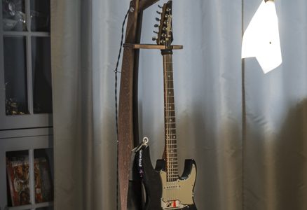Stand Guitar
